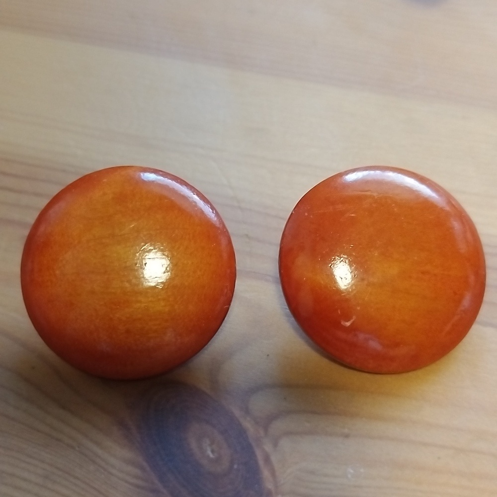 2 Pair of Vintage Retro 1980's Artisan Wood Handcrafted pierced earrings. - Picture 2 of 7